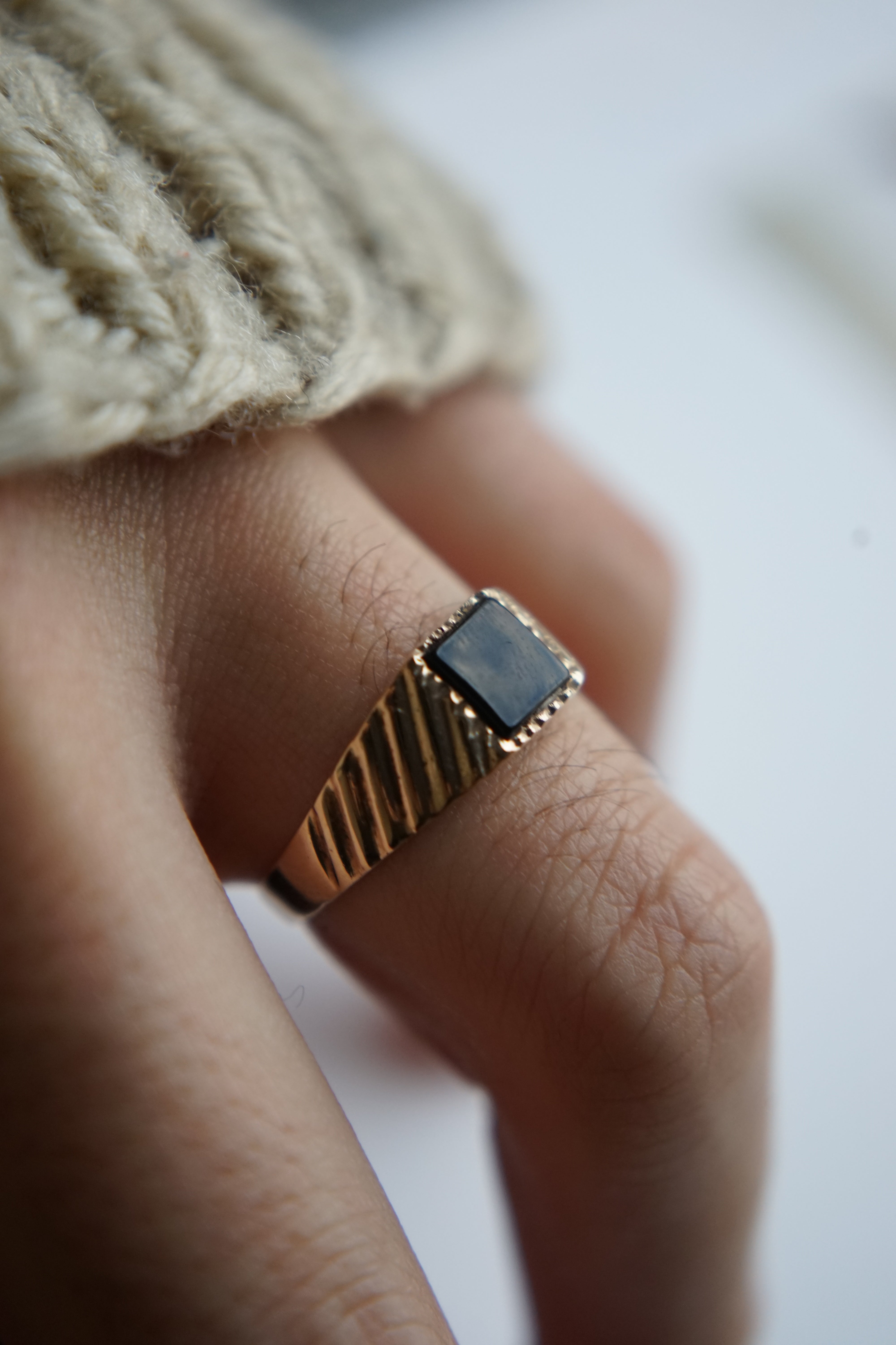 1966S BRITISH 9CT GOLD WITH ONYX RING 15号 – comáme